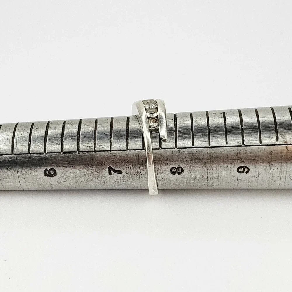 Ross Simons Bypass Ring Sterling Silver 7.75 Silver Graduated Channel Set Stone